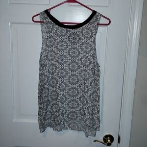 WOMAN'S Black and White Sleeveless Top